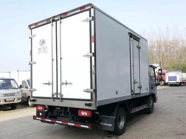 (厢长3.7米)福田欧马可S3一排半冷藏车