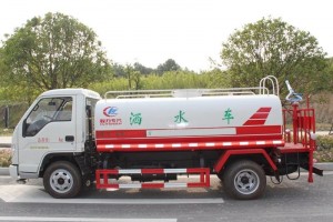 福田5吨多功能洒水车