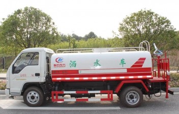 福田5吨多功能洒水车