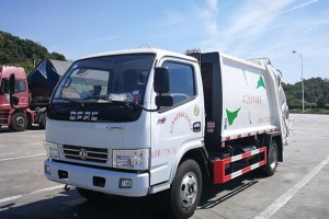 东风多利卡6方压缩式垃圾车