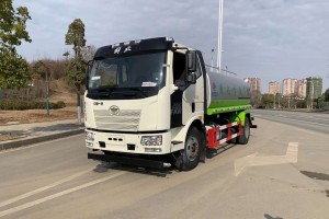 解放13-15吨洒水车（包上京牌）